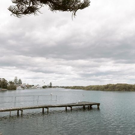 Black Swan Waterfront Motel (Adults Only) Swansea Bagian luar foto