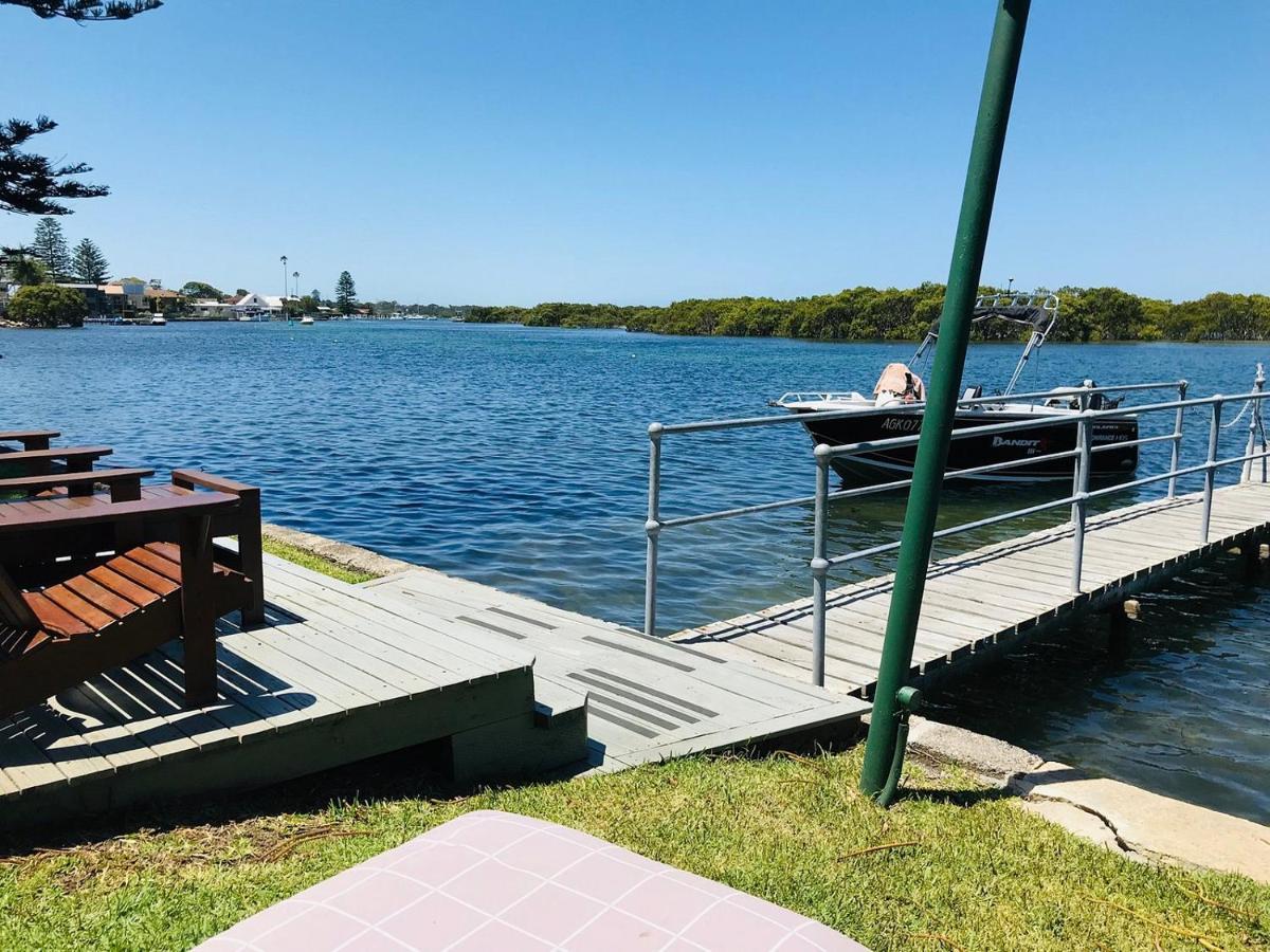 Black Swan Waterfront Motel (Adults Only) Swansea Bagian luar foto