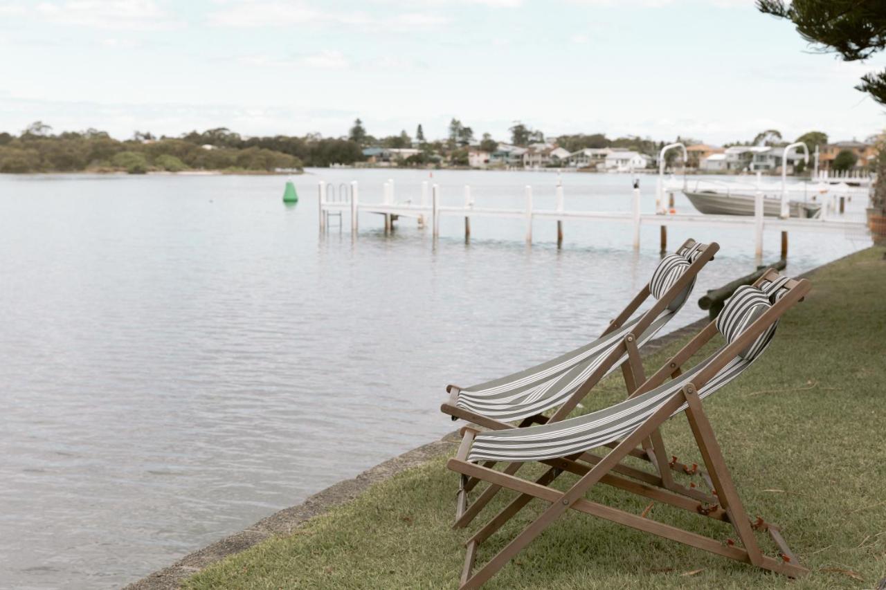 Black Swan Waterfront Motel (Adults Only) Swansea Bagian luar foto