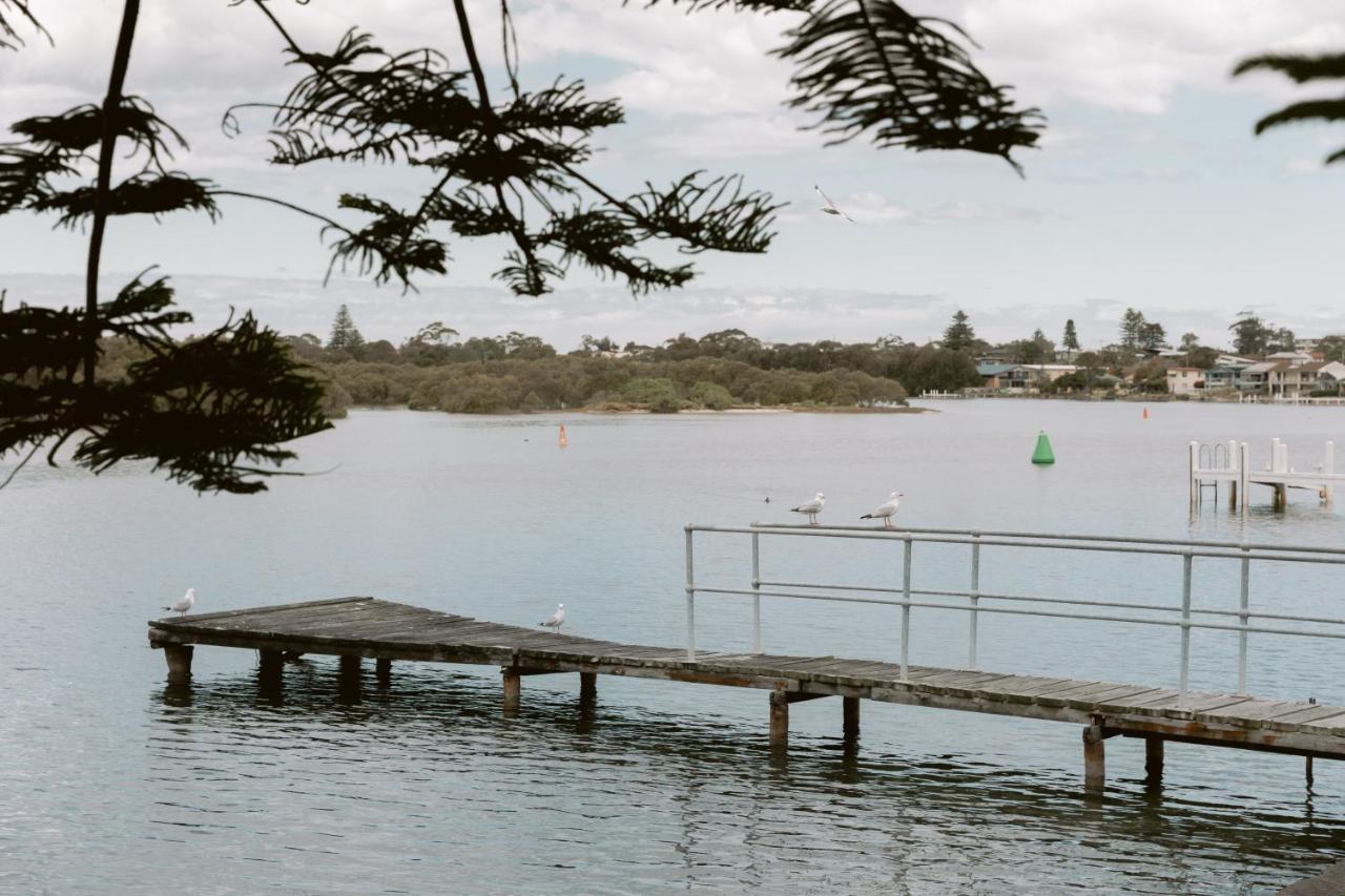 Black Swan Waterfront Motel (Adults Only) Swansea Bagian luar foto