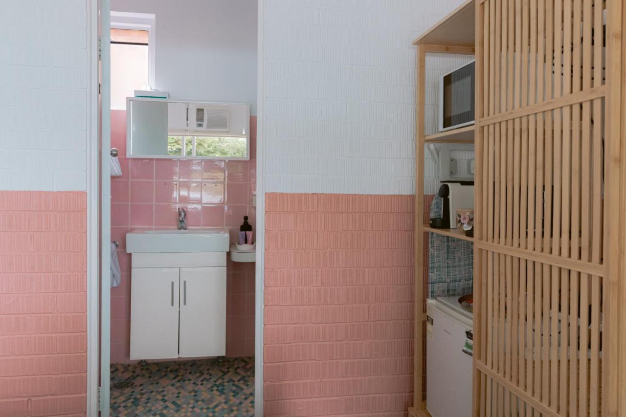 Black Swan Waterfront Motel (Adults Only) Swansea Bagian luar foto
