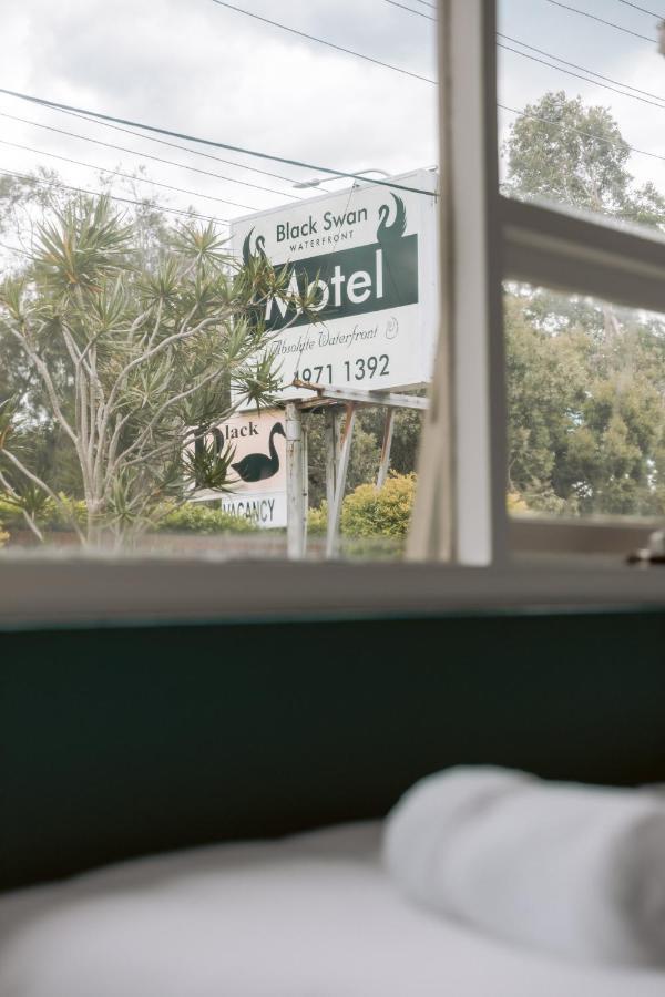 Black Swan Waterfront Motel (Adults Only) Swansea Bagian luar foto