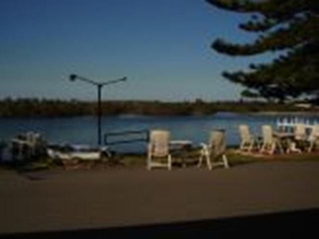 Black Swan Waterfront Motel (Adults Only) Swansea Bagian luar foto