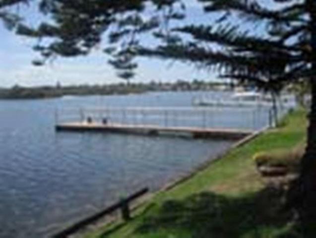 Black Swan Waterfront Motel (Adults Only) Swansea Bagian luar foto