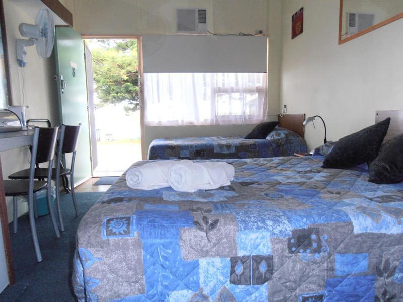 Black Swan Waterfront Motel (Adults Only) Swansea Bagian luar foto